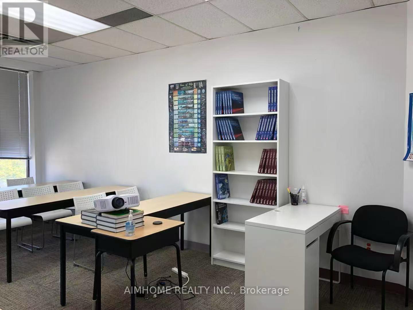 300 - 201 Consumers Road W, Toronto (Henry Farm), Ontario  M2J 4G8 - Photo 1 - C12177446