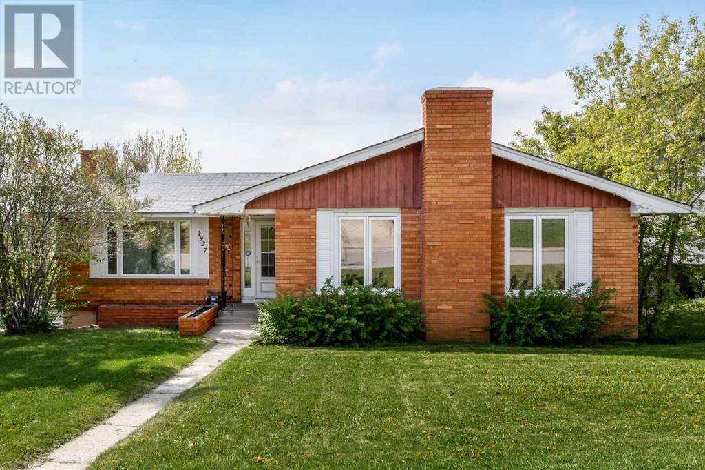 Property at 1927 Briar Crescent NW image 3