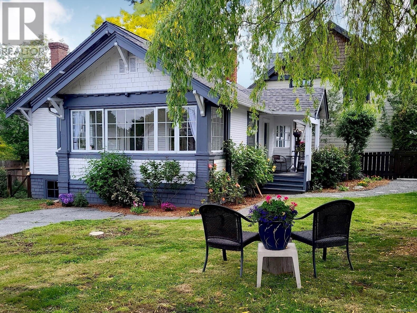 Property at 70 Kennedy St image 1