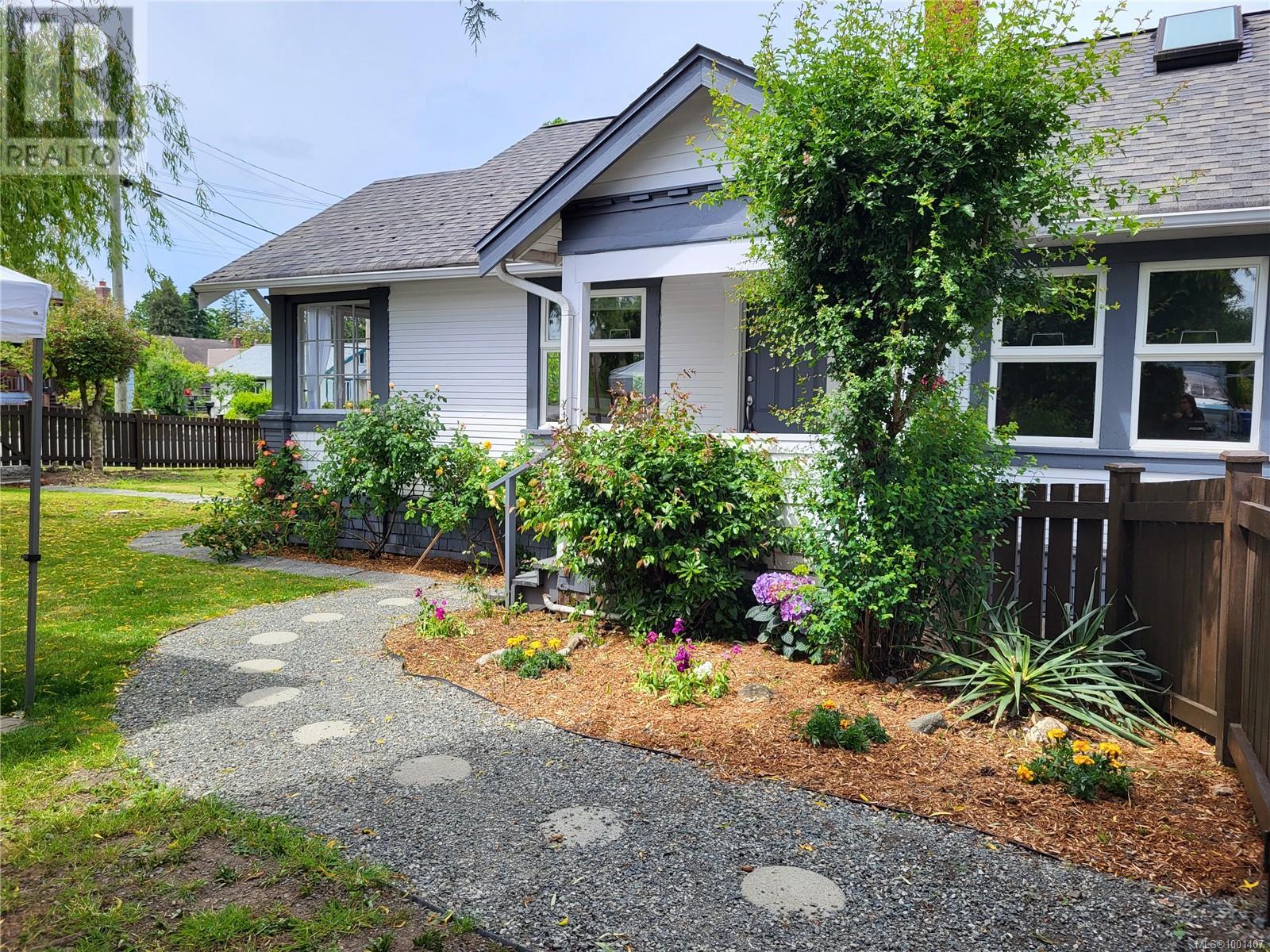Property at 70 Kennedy St image 2