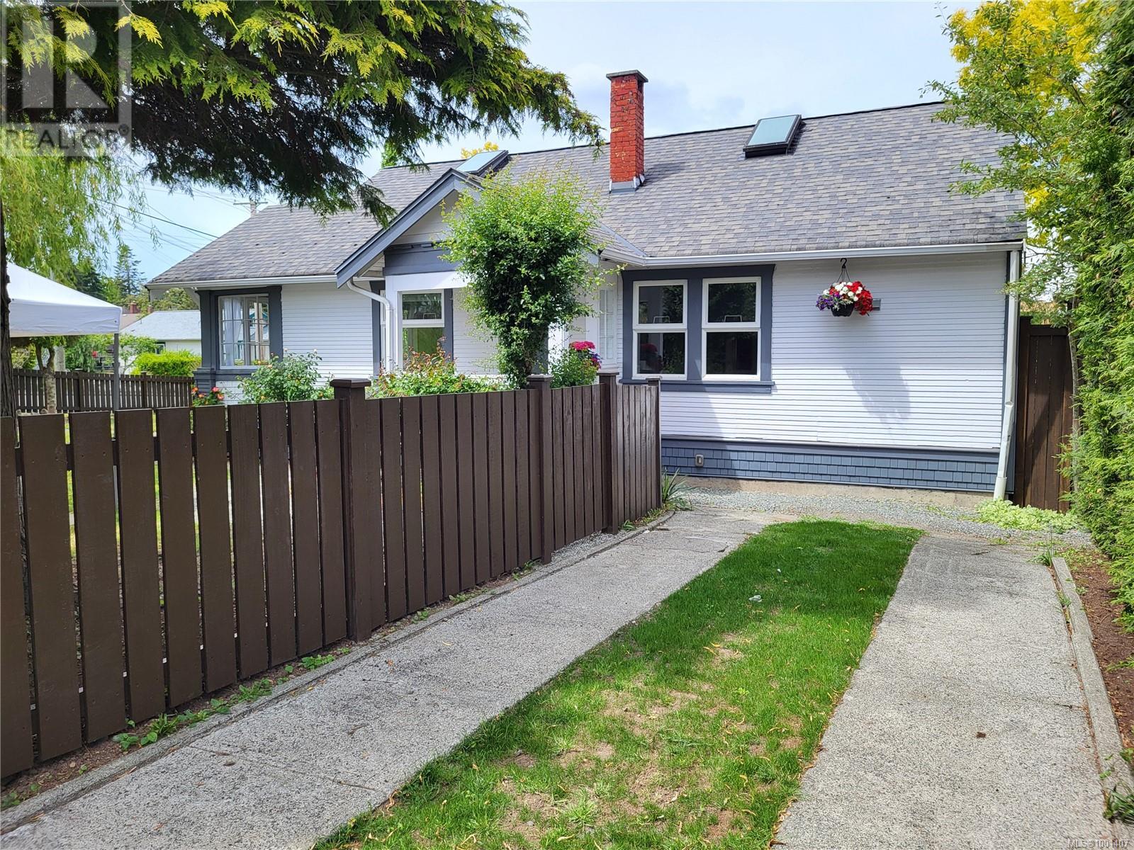 Property at 70 Kennedy St image 4