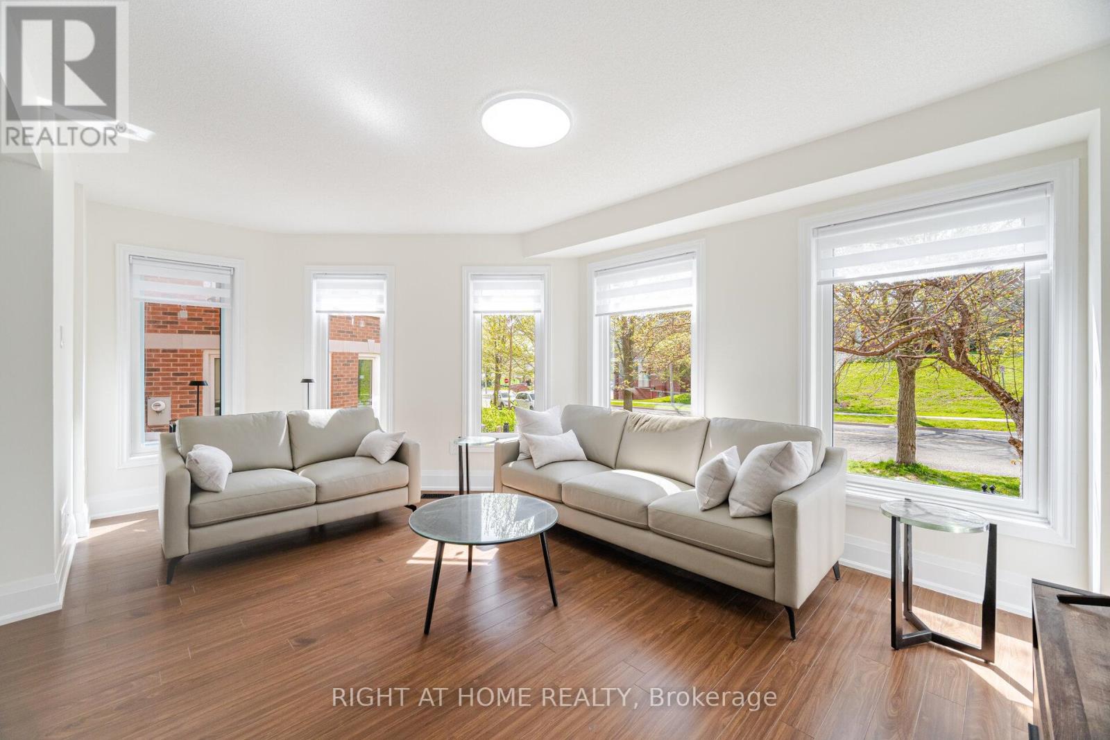 135 John West Way, Aurora, Ontario  L4G 7E3 - Photo 6 - N12156269