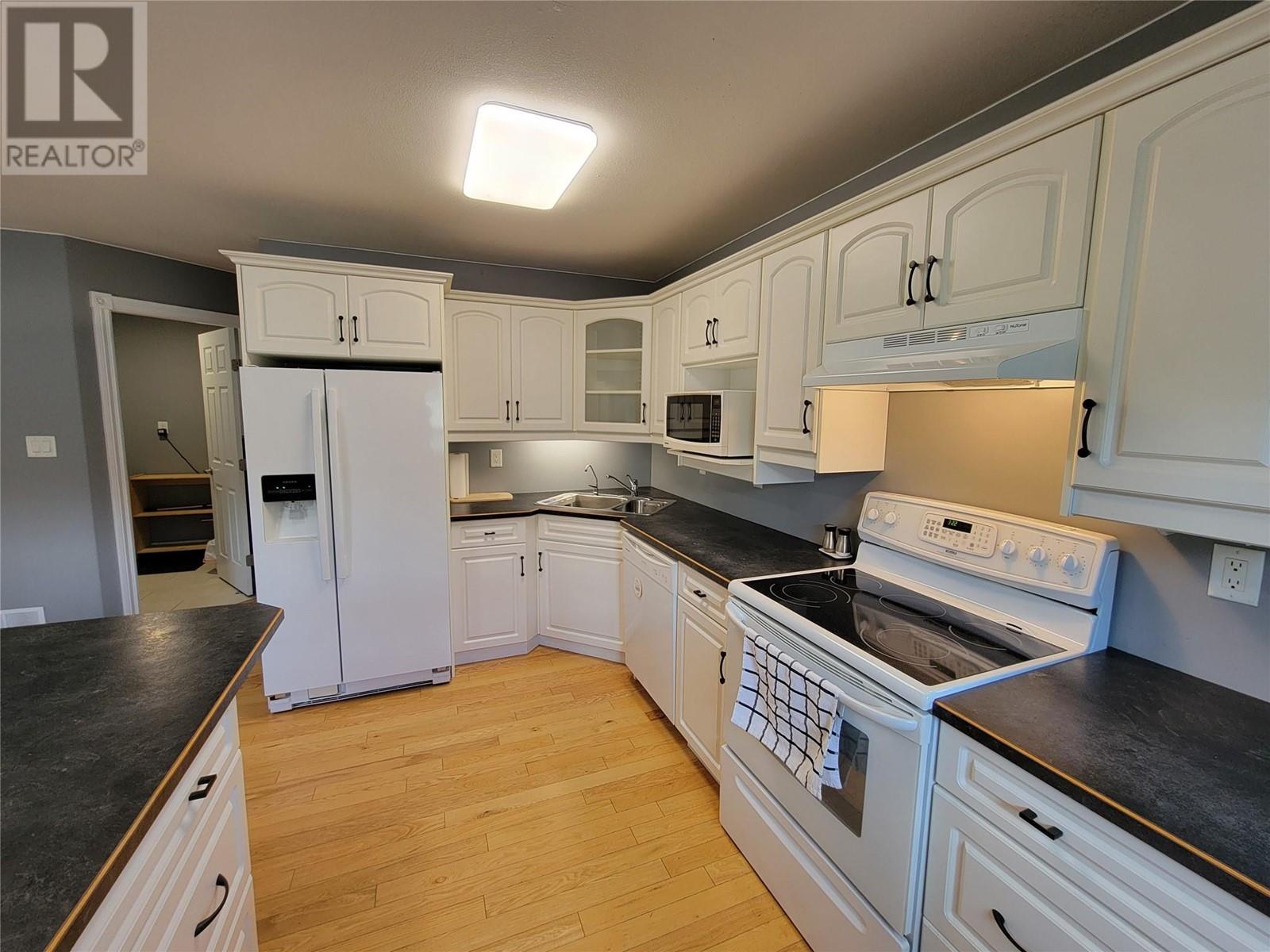 602 10th Avenue, Keremeos, British Columbia  V0X 1N3 - Photo 18 - 10349612