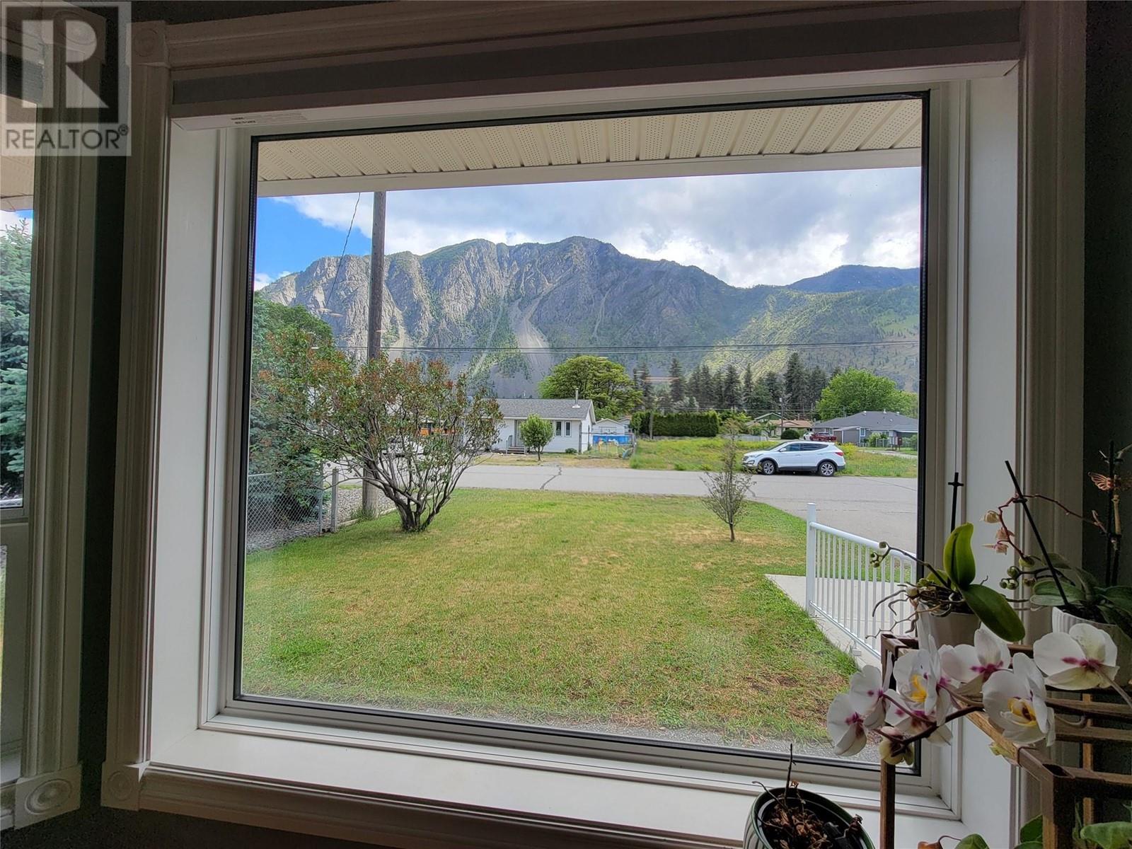 602 10th Avenue, Keremeos, British Columbia  V0X 1N3 - Photo 10 - 10349612