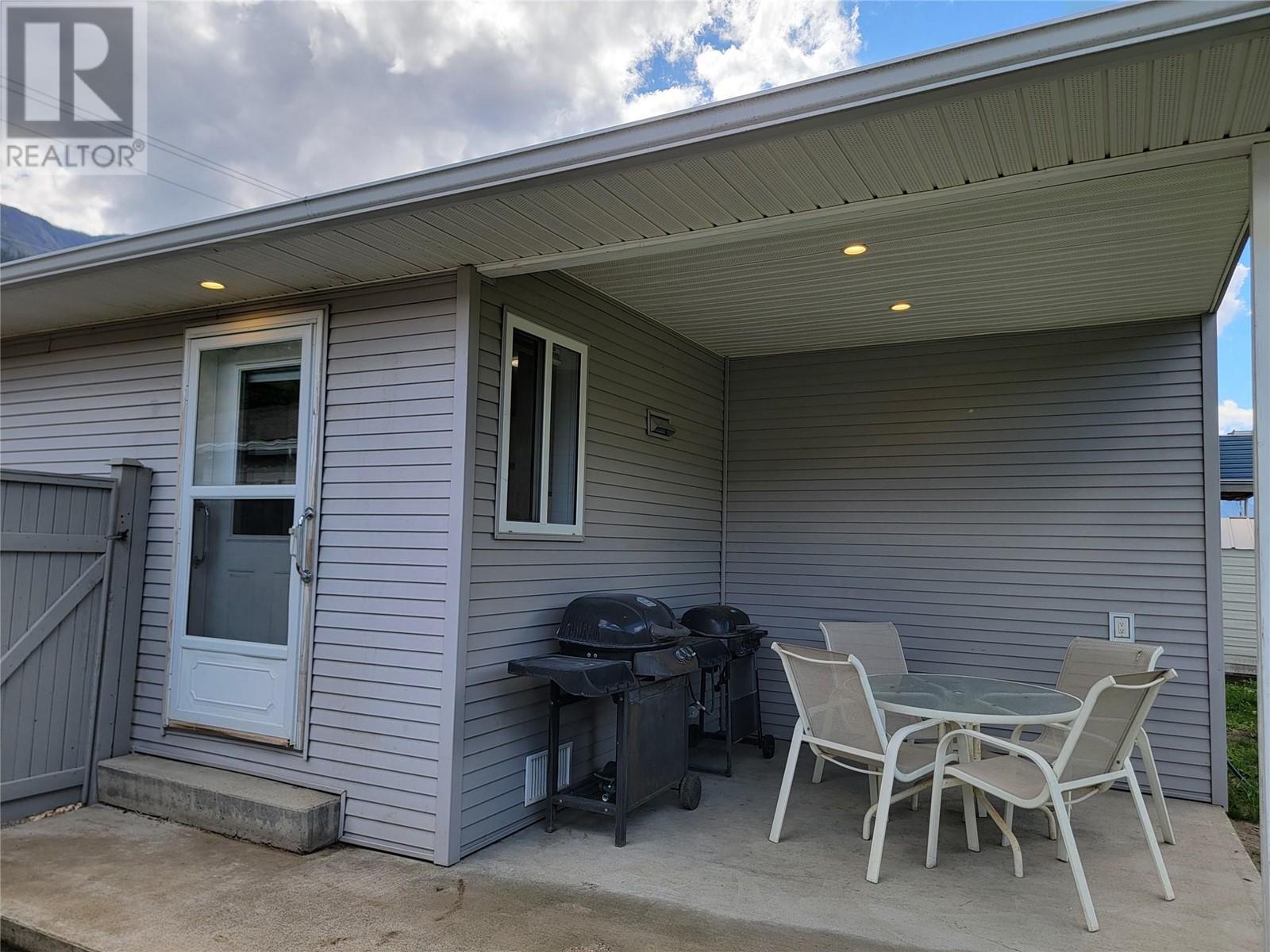 602 10th Avenue, Keremeos, British Columbia  V0X 1N3 - Photo 5 - 10349612