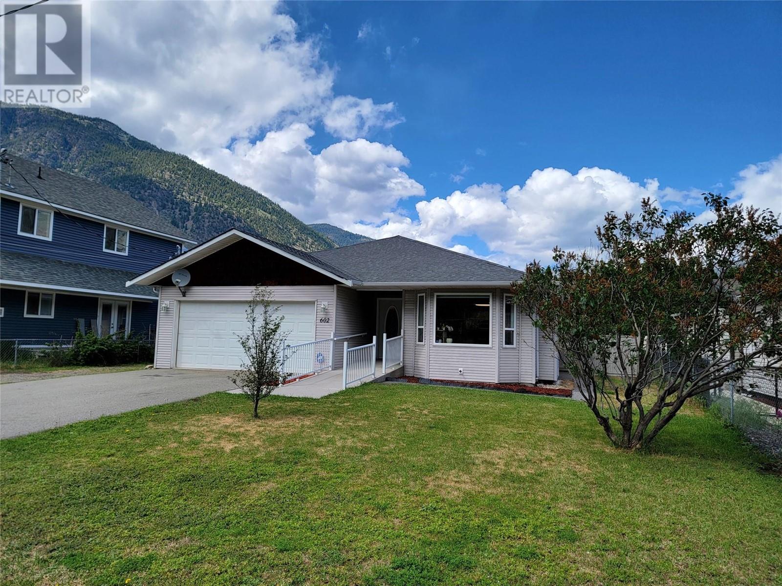 602 10th Avenue, Keremeos, British Columbia  V0X 1N3 - Photo 36 - 10349612