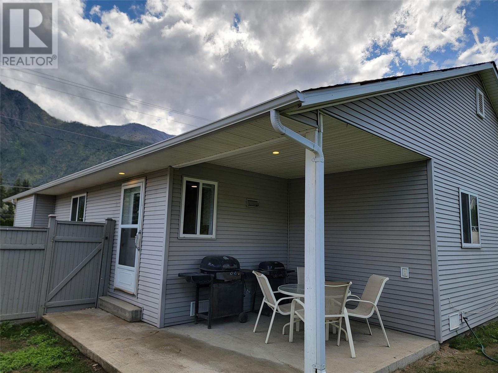 602 10th Avenue, Keremeos, British Columbia  V0X 1N3 - Photo 40 - 10349612
