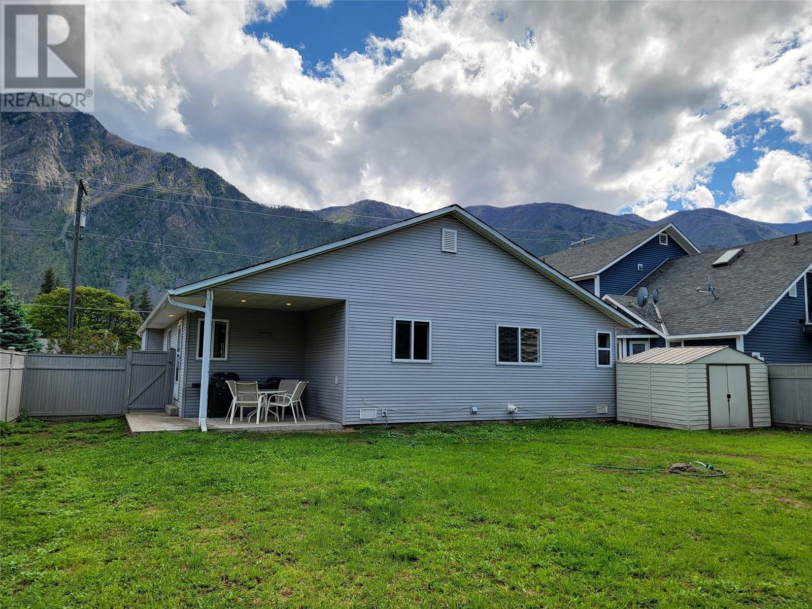 602 10th Avenue, Keremeos, British Columbia  V0X 1N3 - Photo 4 - 10349612