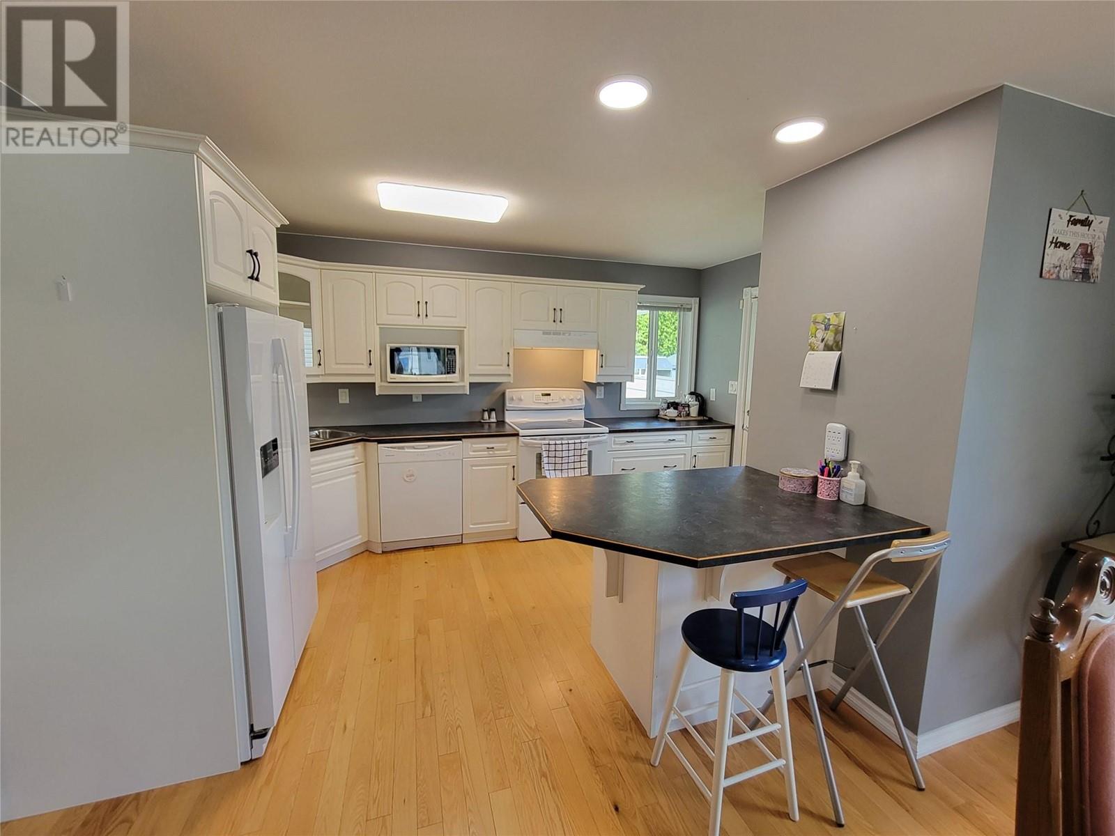 602 10th Avenue, Keremeos, British Columbia  V0X 1N3 - Photo 14 - 10349612