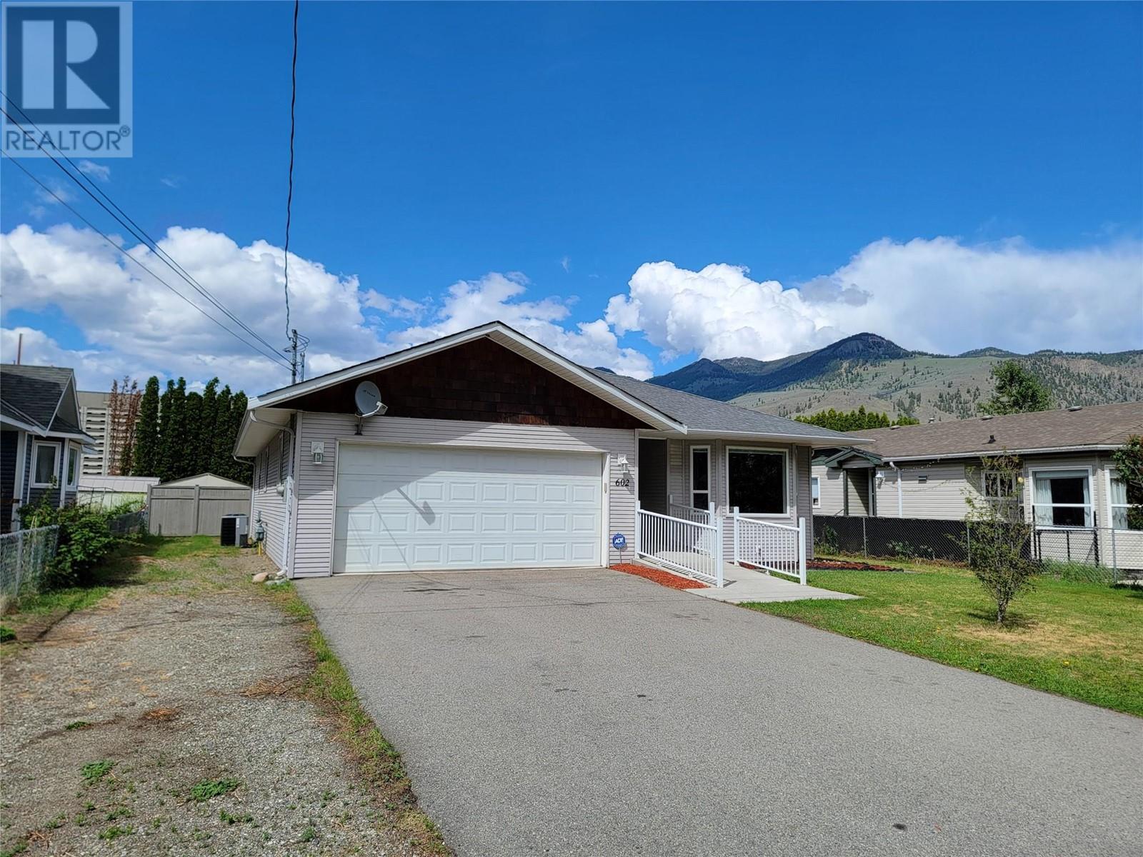 602 10th Avenue, Keremeos, British Columbia  V0X 1N3 - Photo 3 - 10349612