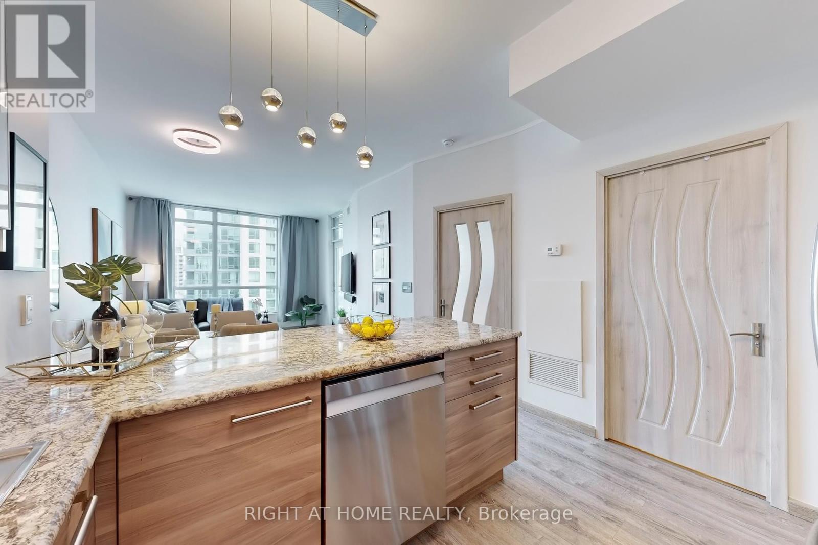 2205 - 219 Fort York Boulevard, Toronto, Ontario  M5V 1B1 - Photo 11 - C12177489