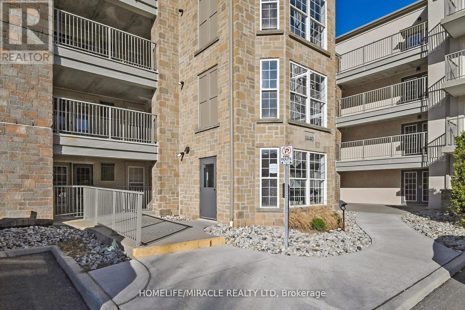 306 - 1440 Bishops Gate, Oakville, Ontario  L6M 4M9 - Photo 7 - W12177477