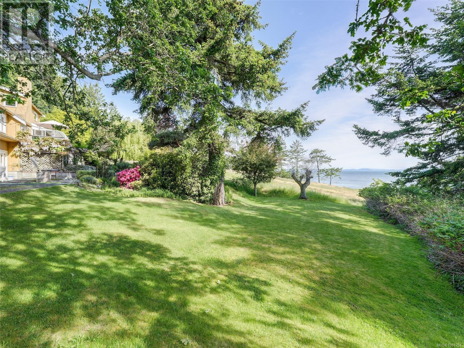 Property at 2550 Queenswood Dr image 5