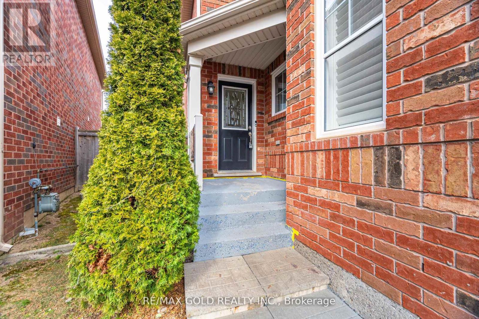 103 Commuter Drive, Brampton, Ontario  L7A 0P7 - Photo 3 - W12175306