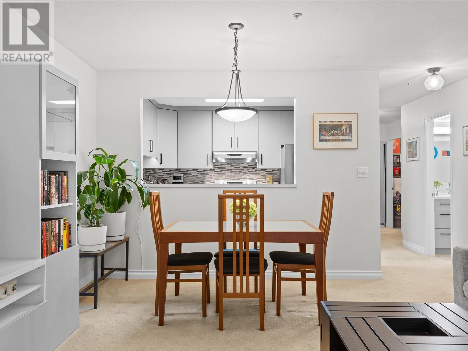 411 1000 Bowron Court, North Vancouver, British Columbia  V7H 2V9 - Photo 2 - R2999548