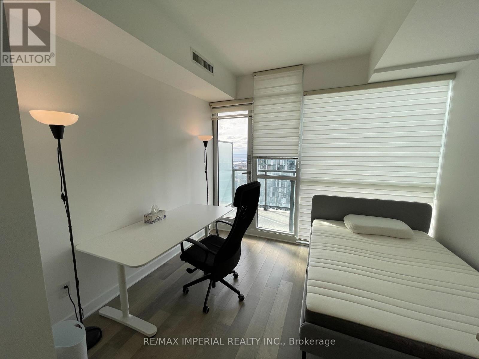 3903 - 290 Adelaide Street W, Toronto, Ontario  M5V 1P6 - Photo 4 - C12177518