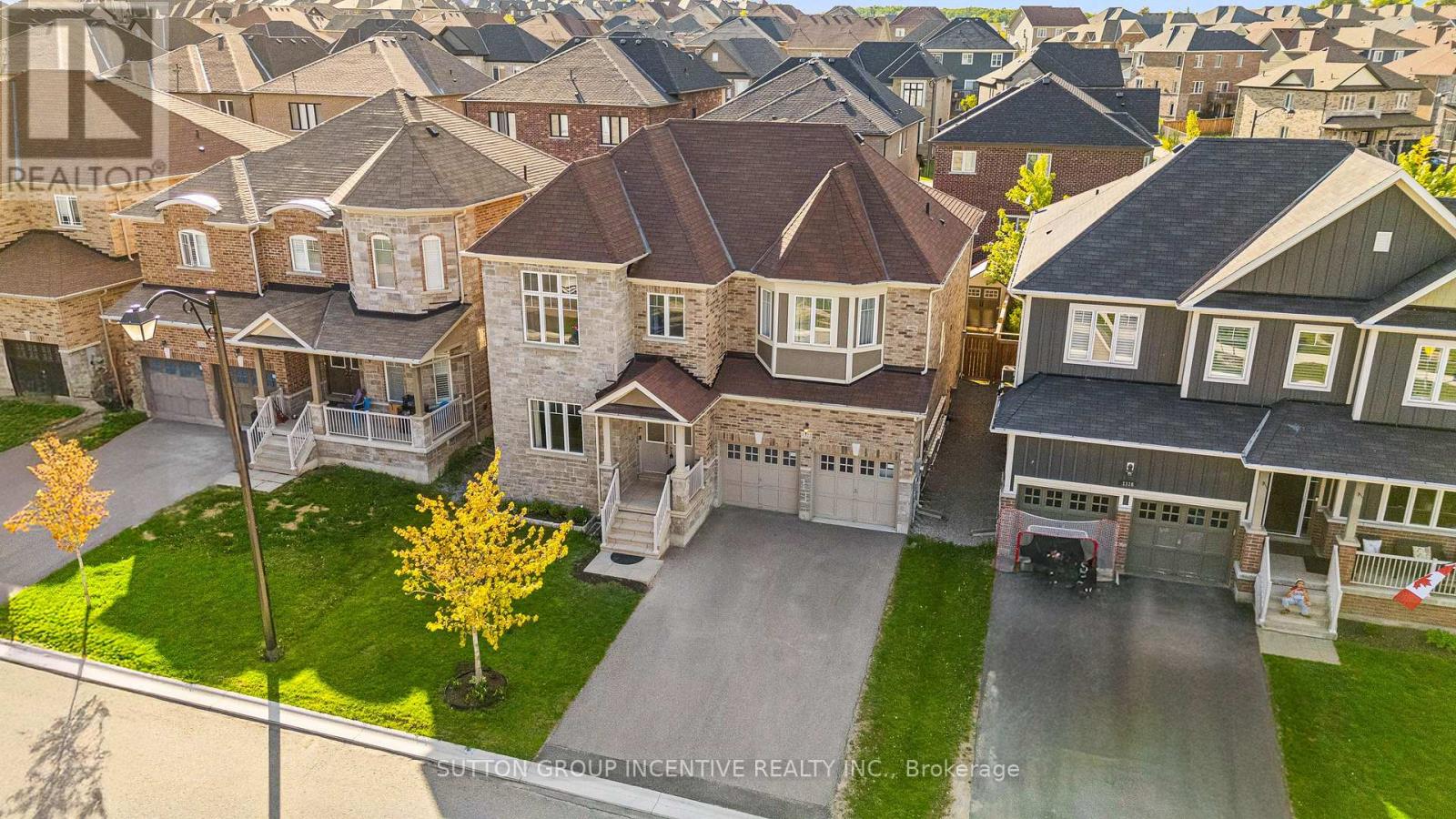 1322 Bardeau Street, Innisfil, Ontario  L0L 1W0 - Photo 2 - N12177520