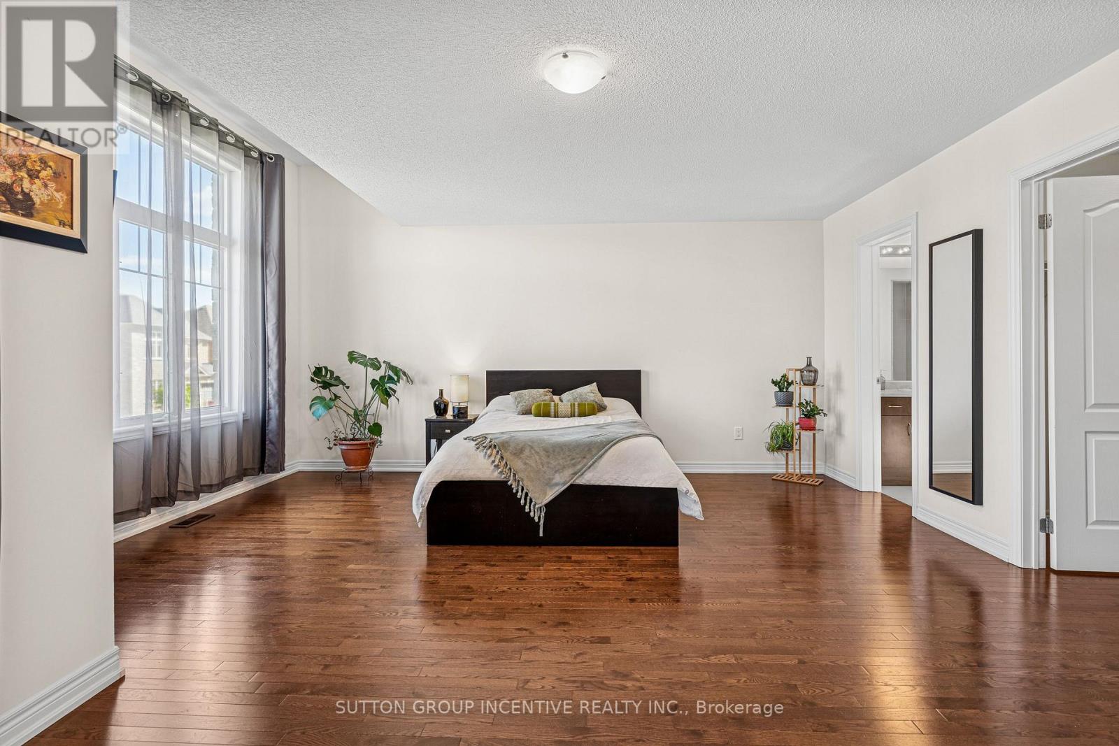 1322 Bardeau Street, Innisfil, Ontario  L0L 1W0 - Photo 26 - N12177520