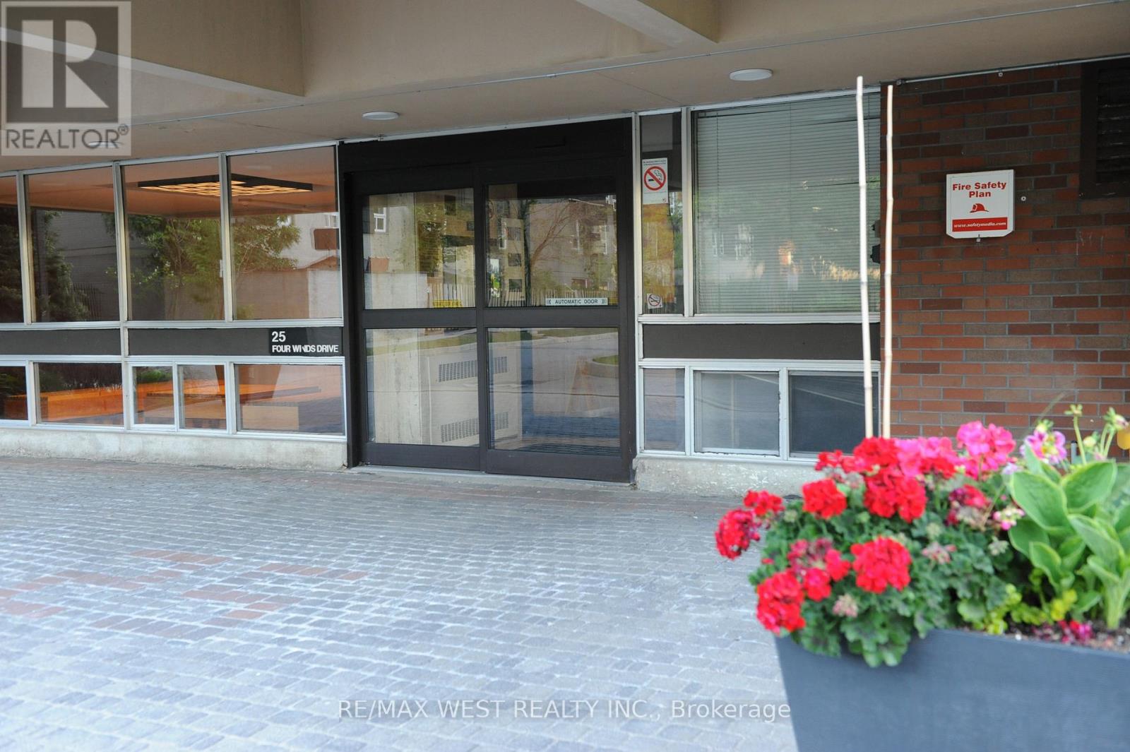 606 - 25 Four Winds Drive, Toronto, Ontario  M3J 1K8 - Photo 2 - W12177496