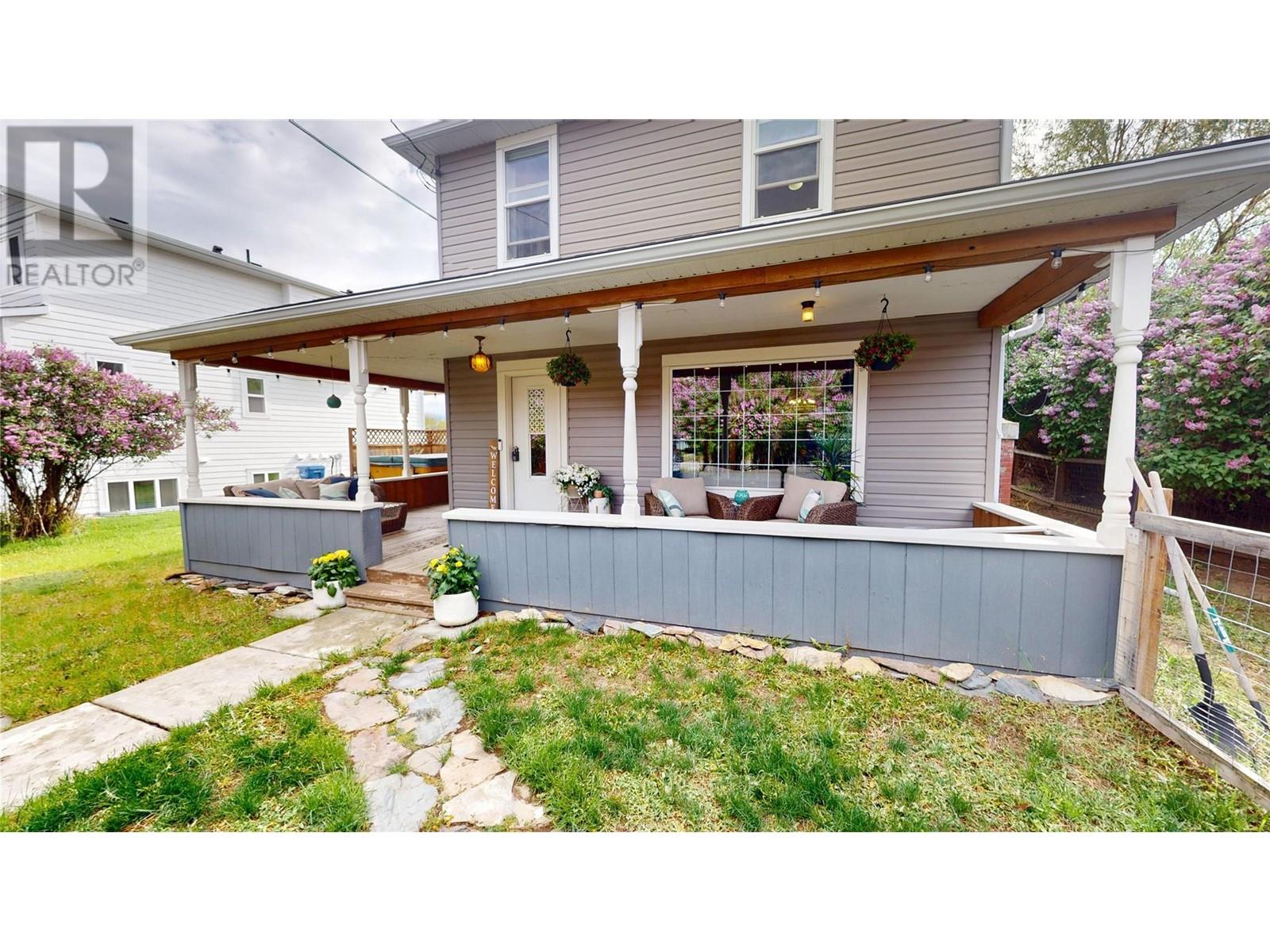 Property at 128 13TH Avenue S image 3