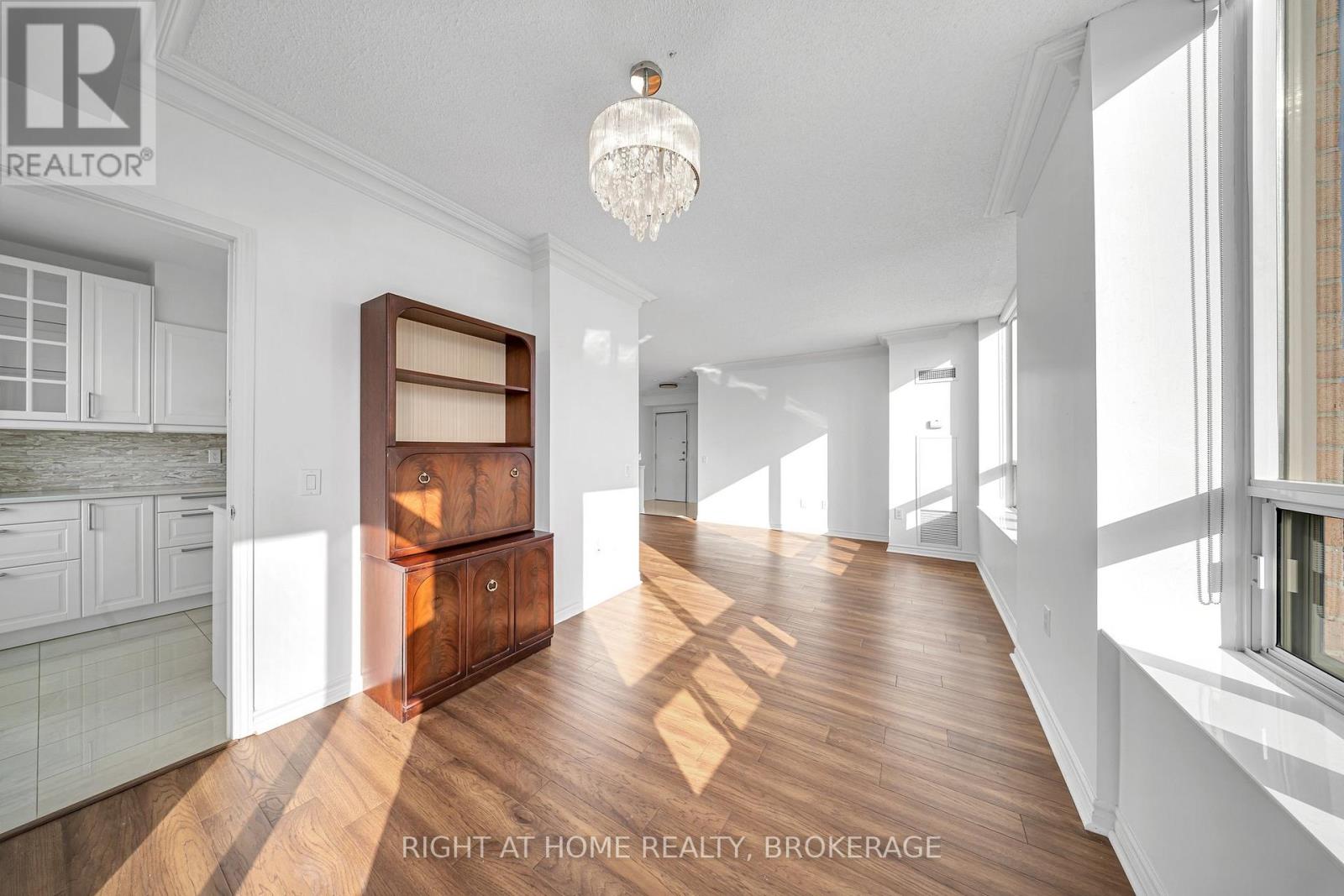 1105 - 55 Strathaven Drive, Mississauga, Ontario  L5R 4G9 - Photo 12 - W12177528