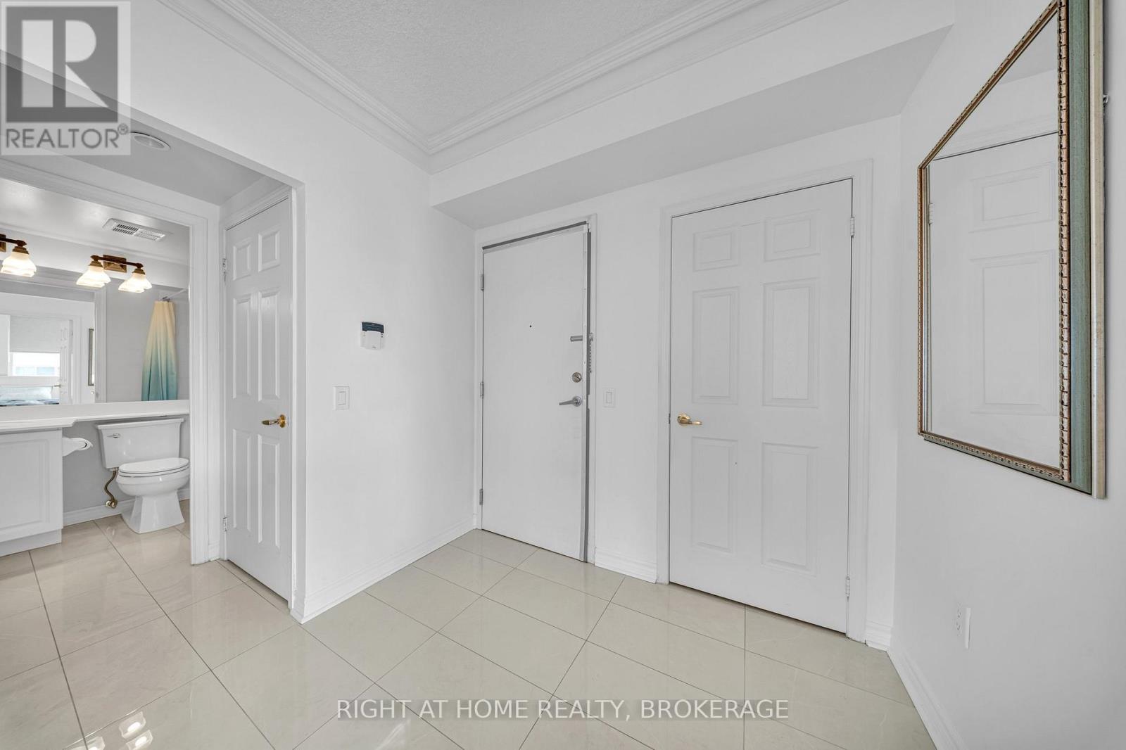 1105 - 55 Strathaven Drive, Mississauga, Ontario  L5R 4G9 - Photo 2 - W12177528