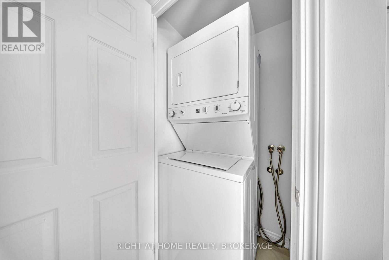 1105 - 55 Strathaven Drive, Mississauga, Ontario  L5R 4G9 - Photo 6 - W12177528