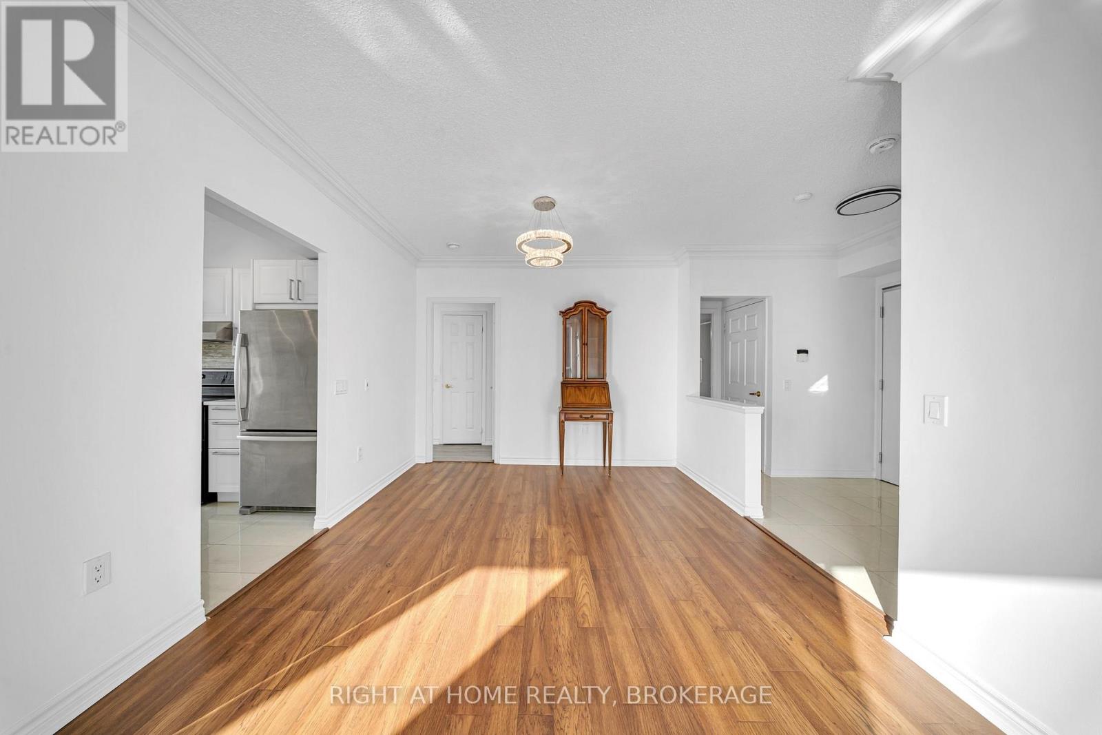 1105 - 55 Strathaven Drive, Mississauga, Ontario  L5R 4G9 - Photo 9 - W12177528