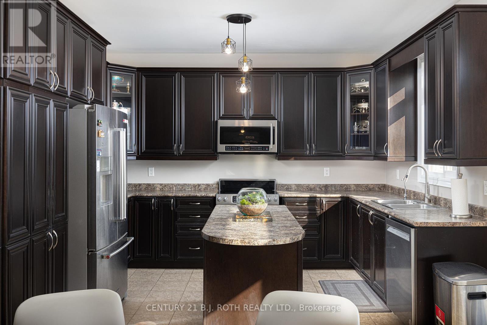 41 Commonwealth Road, Barrie (Innis-Shore), Ontario  L4M 0E1 - Photo 20 - S12177562