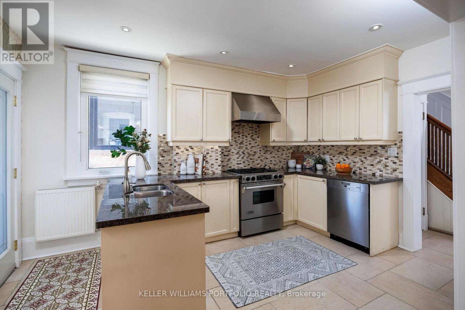 296 Wright Avenue, Toronto, Ontario  M6R 1L9 - Photo 11 - W12177553