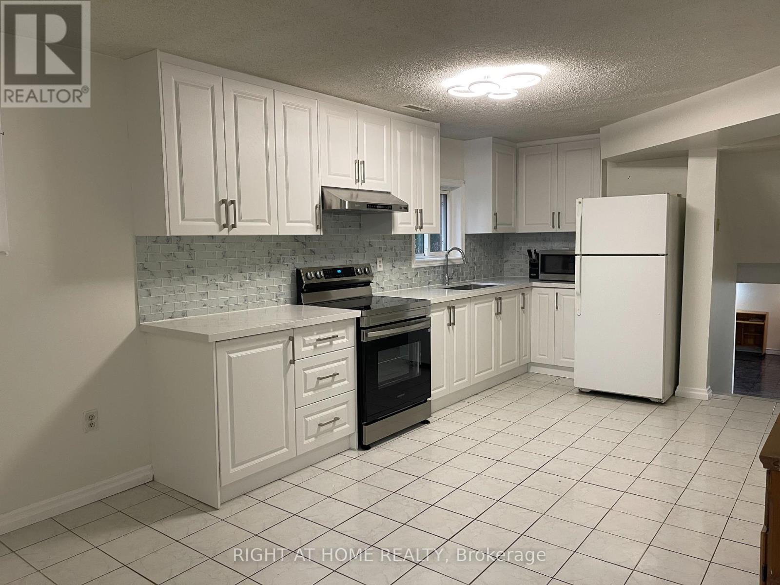 LOWER - 4128 DURSLEY CRESCENT, Mississauga, Ontario