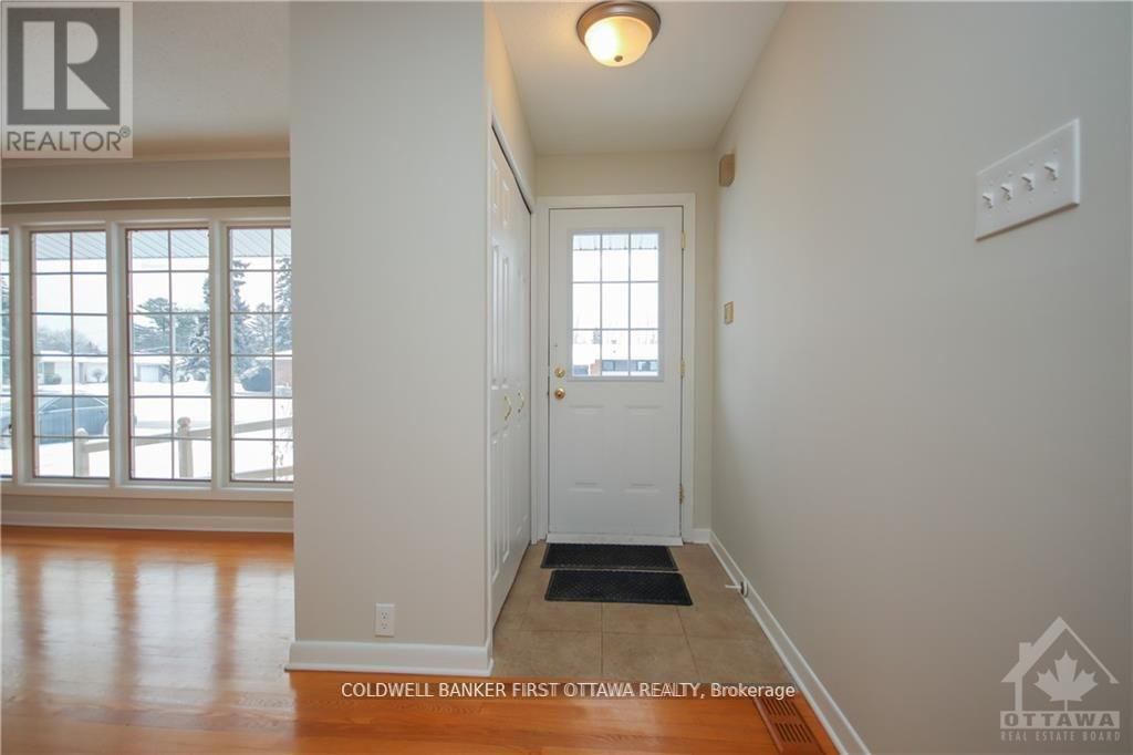 74 Hilliard Avenue, Ottawa, Ontario  K2E 6C1 - Photo 2 - X12177565