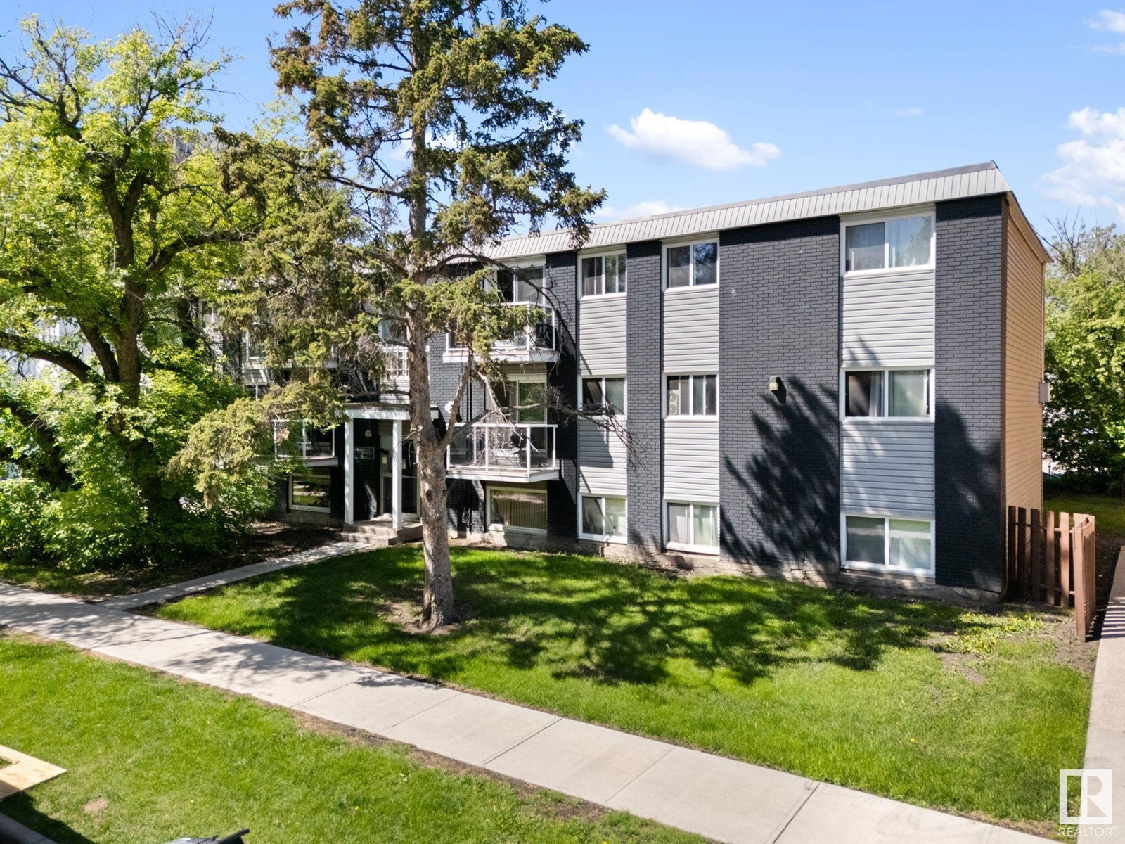 Property at #9 10620 122 ST NW image 3