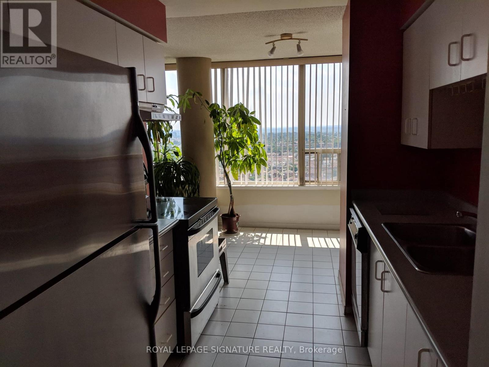 2209 - 330 Rathburn Road W, Mississauga, Ontario  L5B 3Y1 - Photo 5 - W12177288