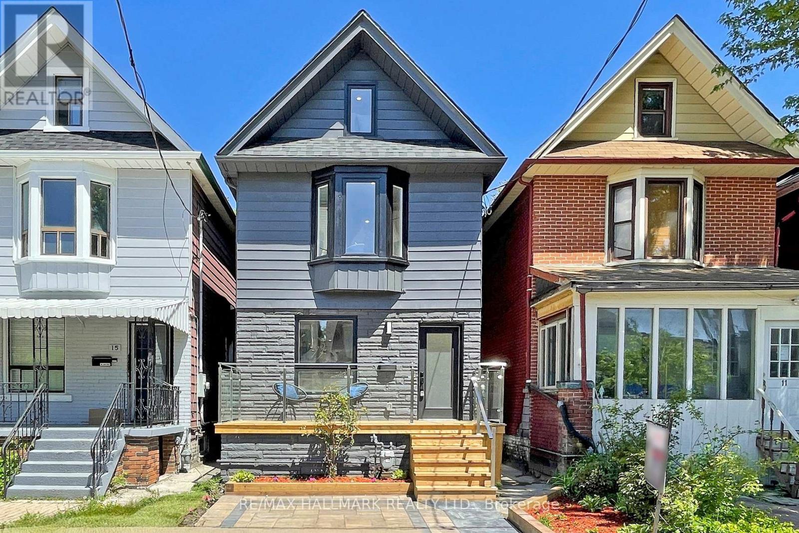 <div class="slider-price">$1,488,000</div><p>13 Ferrier Avenue, Toronto, Ontario</p>