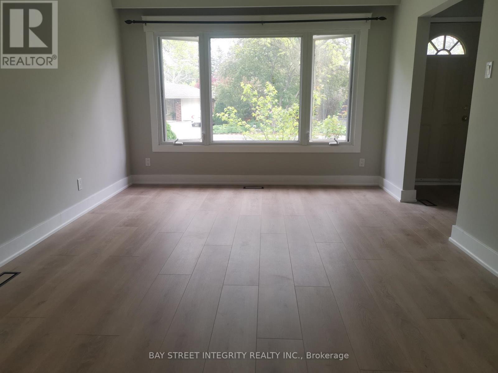 3527 Rexway Drive, Burlington (Roseland), Ontario  L7N 2L8 - Photo 3 - W12177572