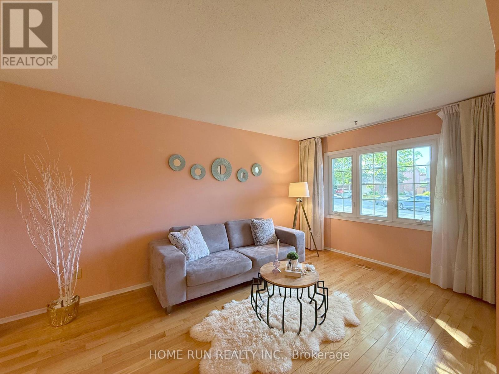 17 Shaw Court, Ottawa, Ontario  K2L 2L9 - Photo 5 - X12177579