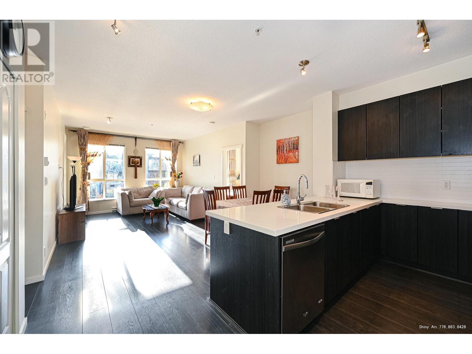 301 3107 Windsor Gate, Coquitlam, British Columbia  V3B 0L1 - Photo 2 - R3007814