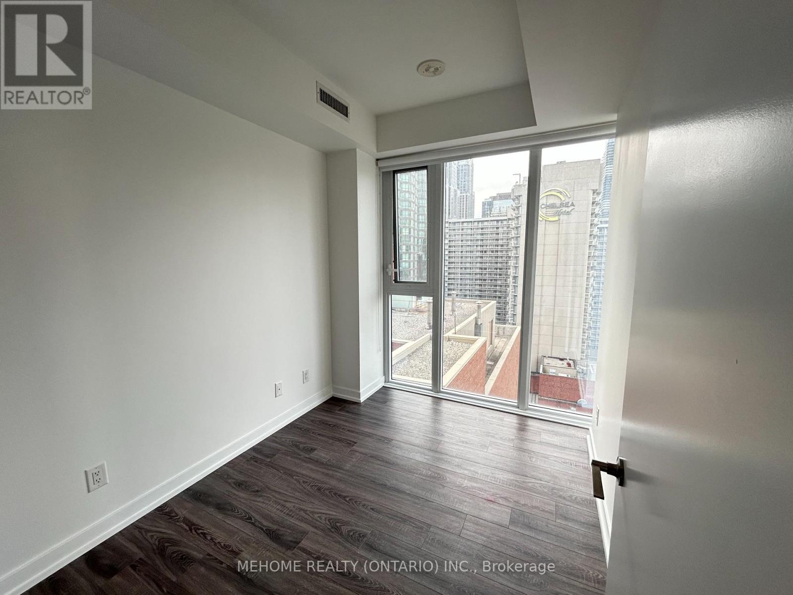 1616 - 20 Edward Street, Toronto (Bay Street Corridor), Ontario  M5G 1C9 - Photo 11 - C12177577