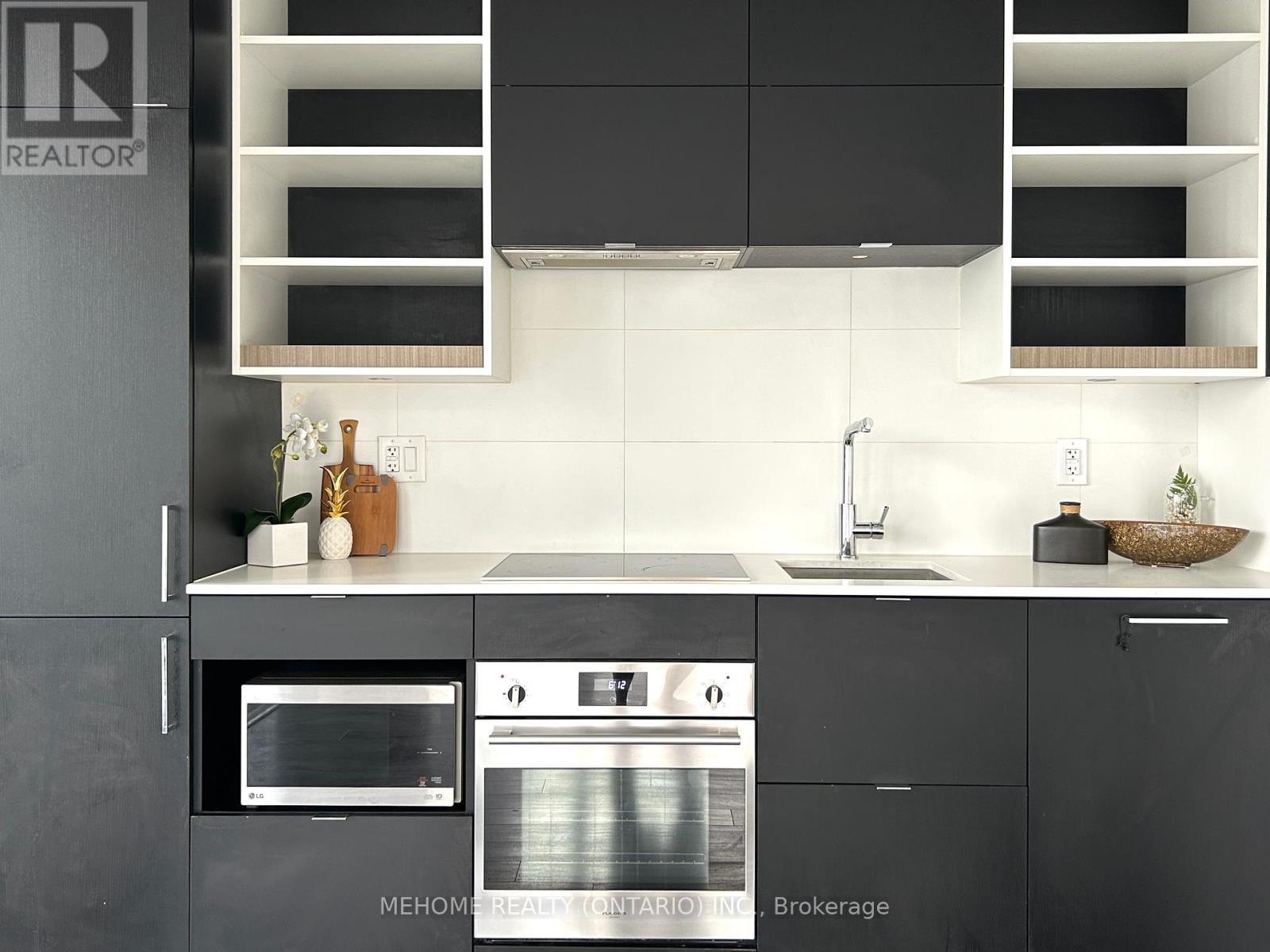 1616 - 20 Edward Street, Toronto (Bay Street Corridor), Ontario  M5G 1C9 - Photo 6 - C12177577