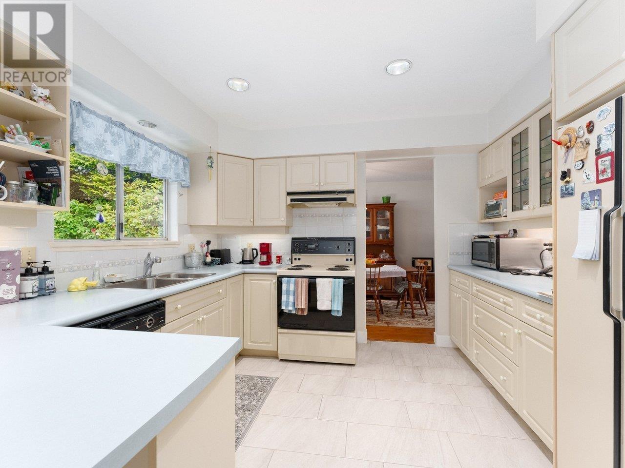 3692 Maginnis Avenue, North Vancouver, British Columbia  V7K 2L6 - Photo 11 - R3007782