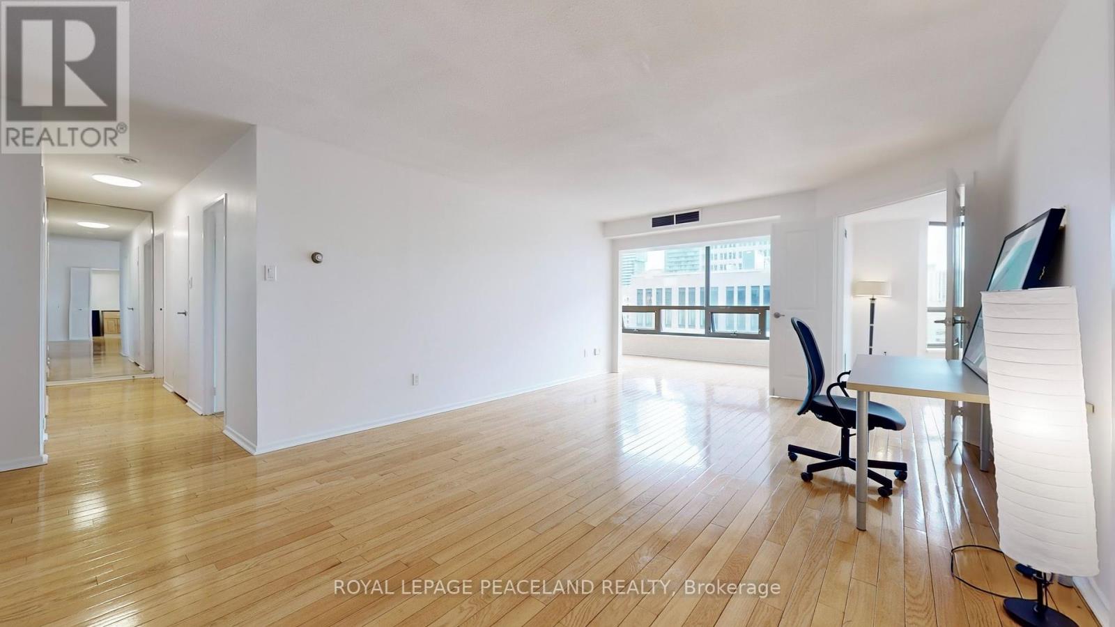 1605 - 62 Wellesley Street W, Toronto, Ontario  M5S 2X3 - Photo 4 - C12055582