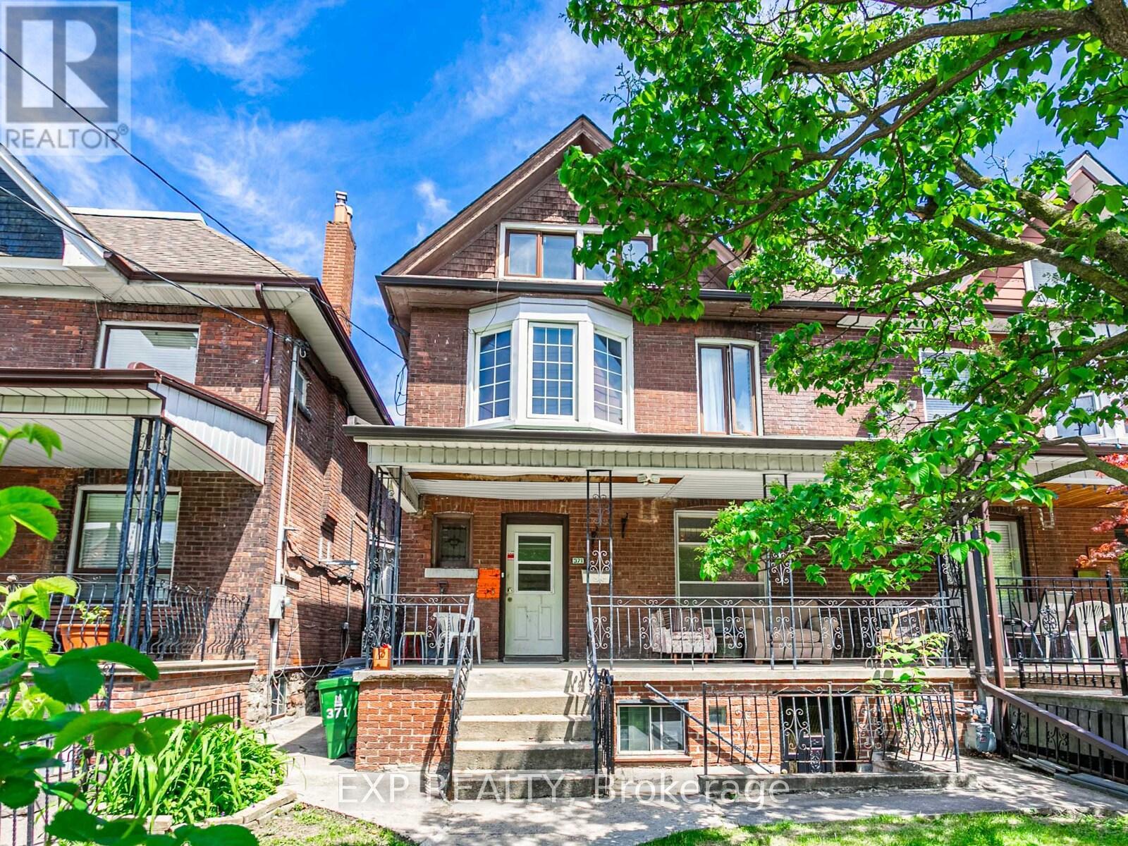 371 CRAWFORD STREET, Toronto, Ontario