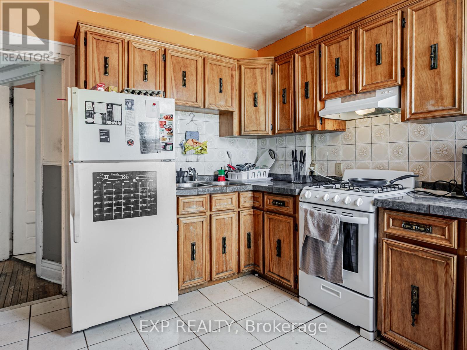 371 Crawford Street, Toronto, Ontario  M6J 2V7 - Photo 8 - C12177604