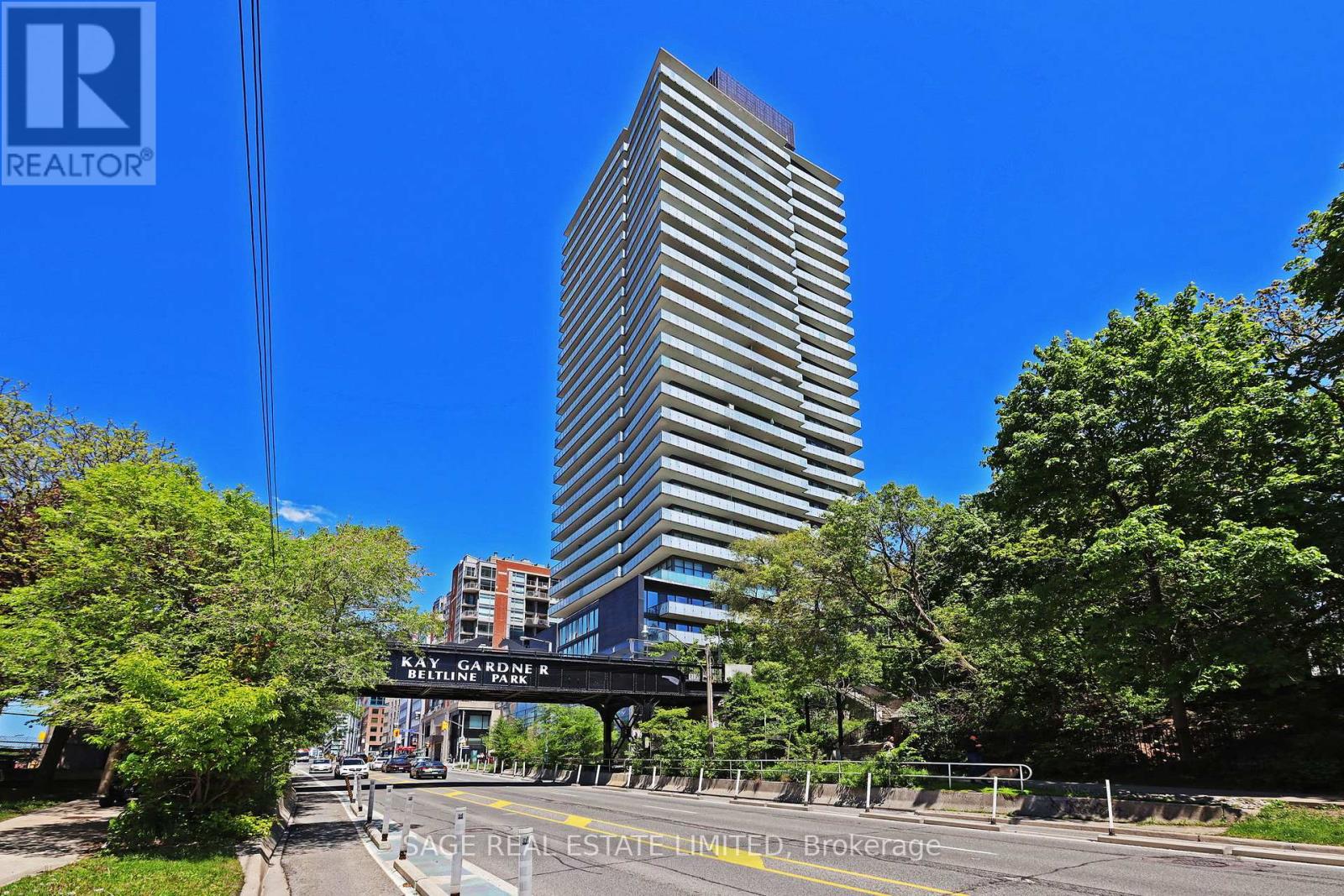 <div class="slider-price">$1,233,000</div><p>2102 - 1815 Yonge Street, Toronto, Ontario</p>
