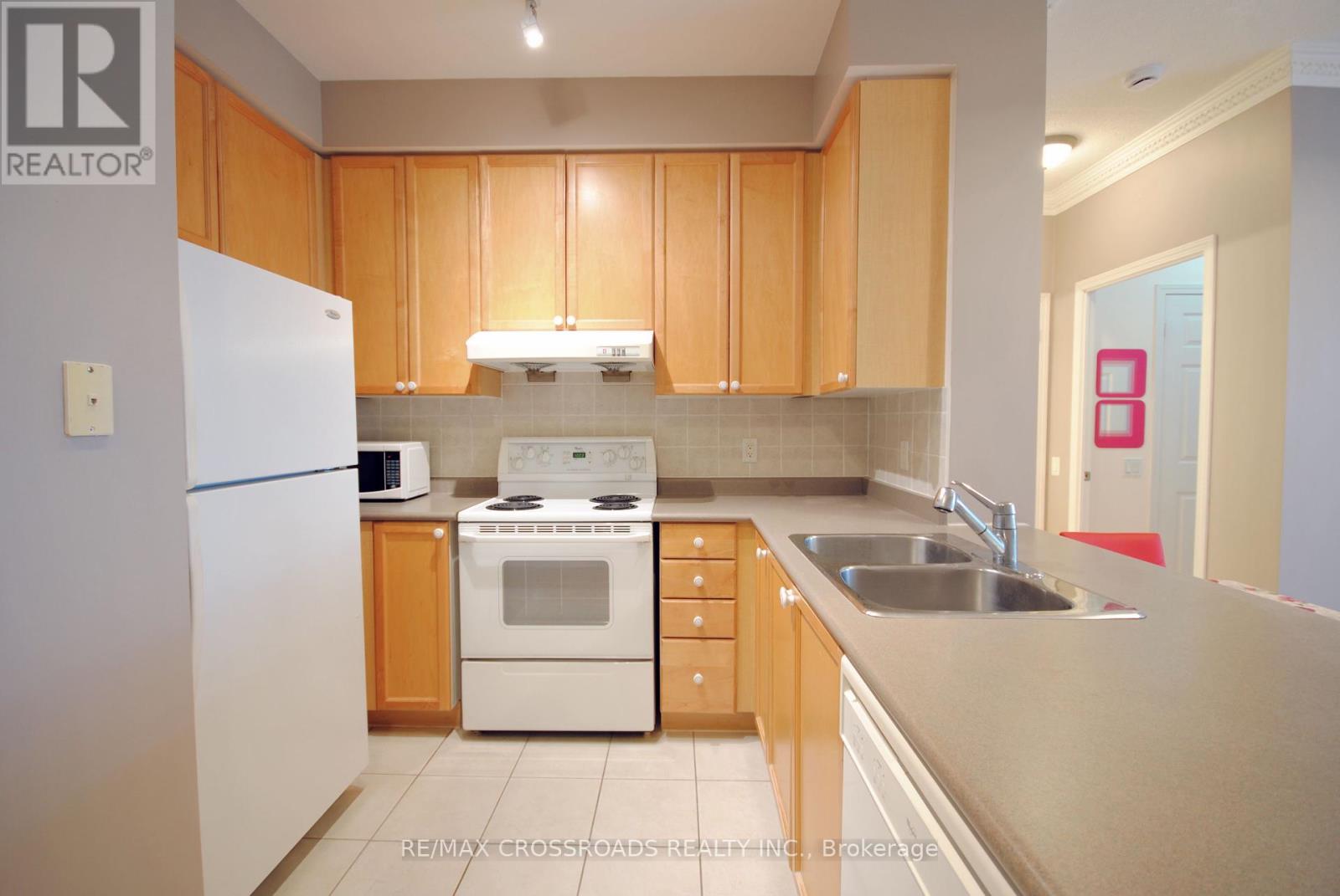 Ph 18 - 8 Mondeo Drive, Toronto, Ontario  M1P 5C7 - Photo 5 - E12177615
