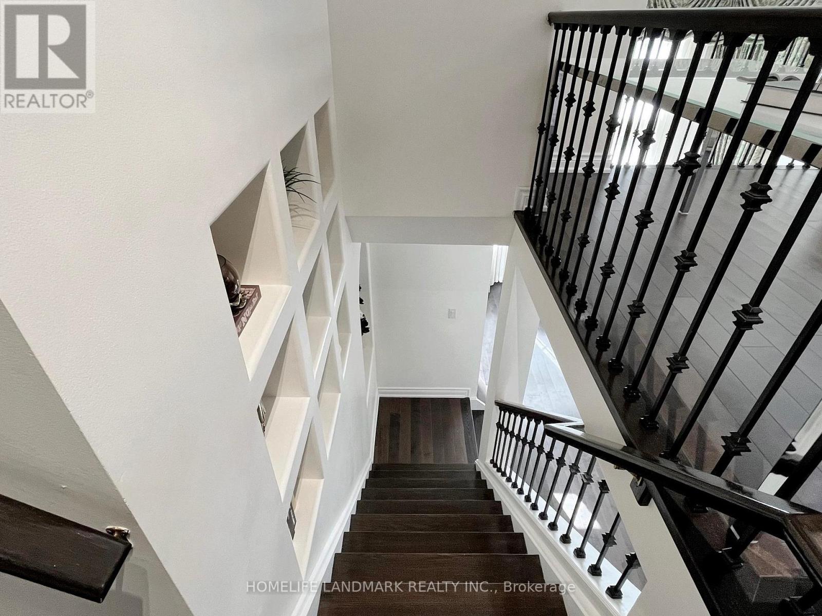 6 Saxony Drive, Markham, Ontario  L6C 2B5 - Photo 12 - N12177595