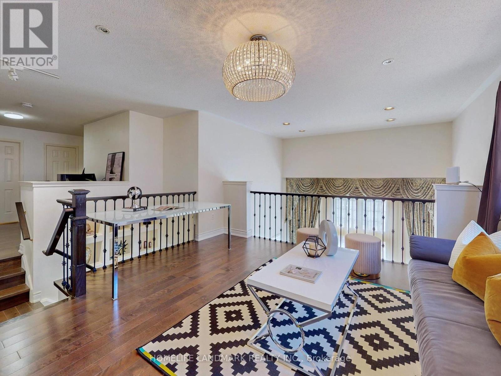 6 Saxony Drive, Markham, Ontario  L6C 2B5 - Photo 13 - N12177595