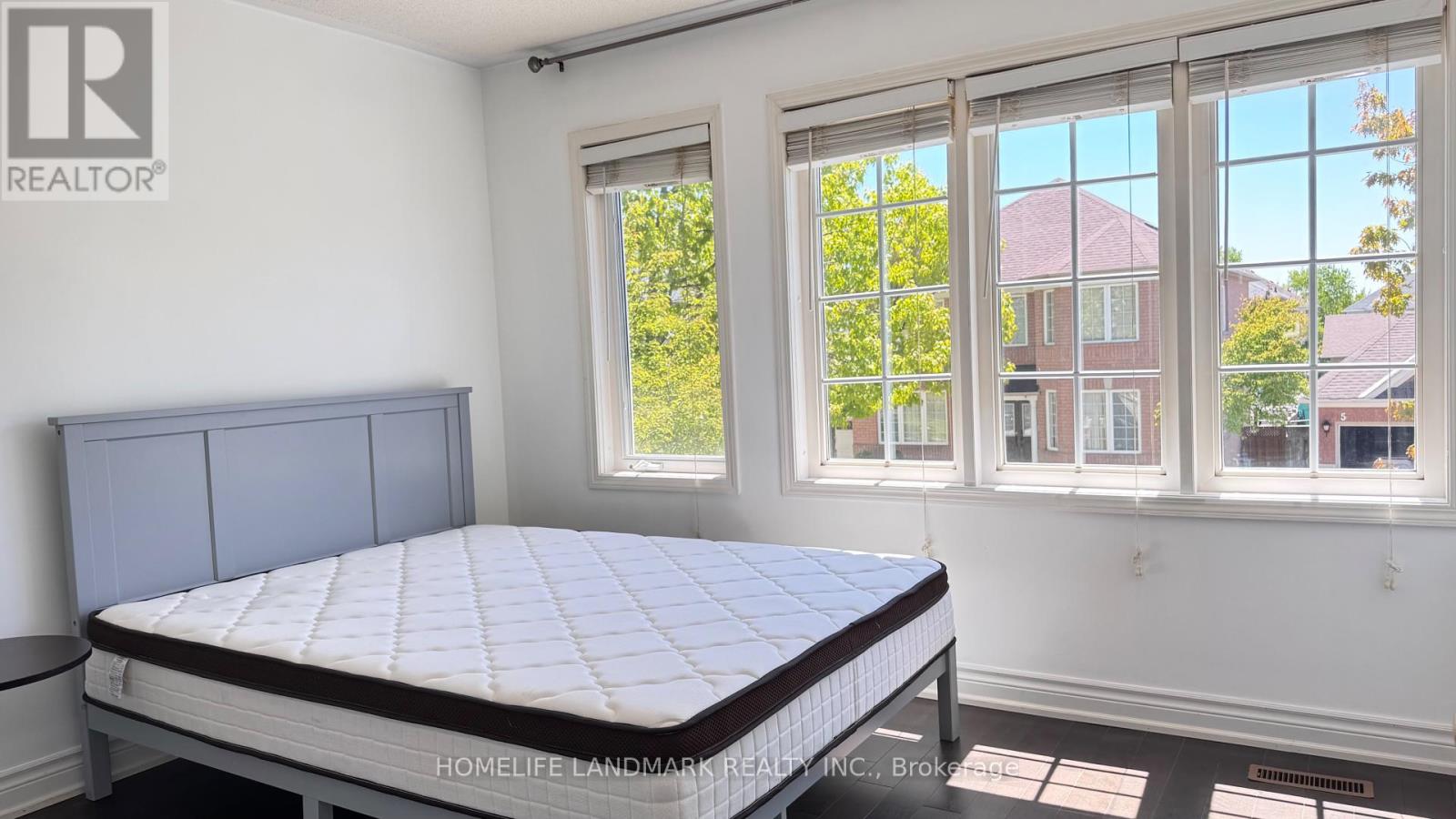 6 Saxony Drive, Markham, Ontario  L6C 2B5 - Photo 18 - N12177595