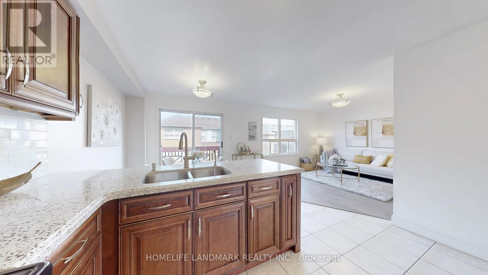 335 Marble Place, Newmarket, Ontario  L3X 2R7 - Photo 7 - N12177598